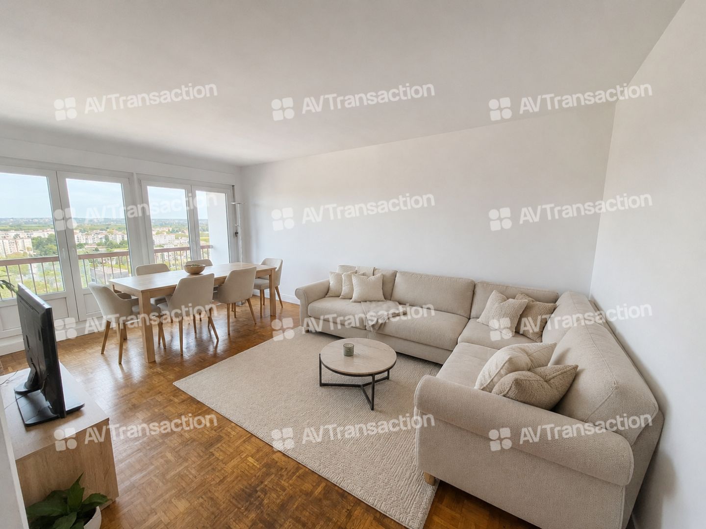 4 RÉNOVÉ DE 82.5 M² – 3 CHAMBRES – BALCON – PARKING- CAVE