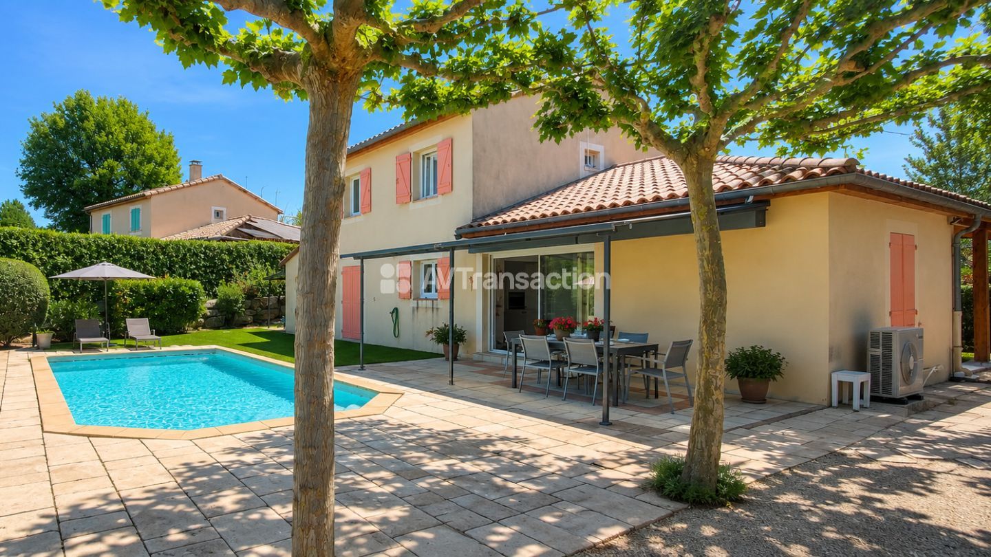 Villa avec piscine, 5 chambres, garage, pas de travaux