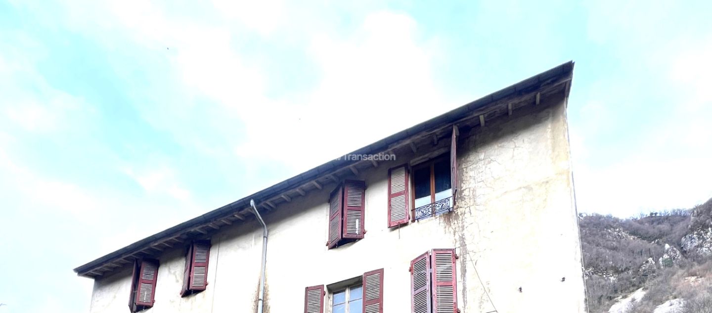 Deux appartements à rénover entièrement !