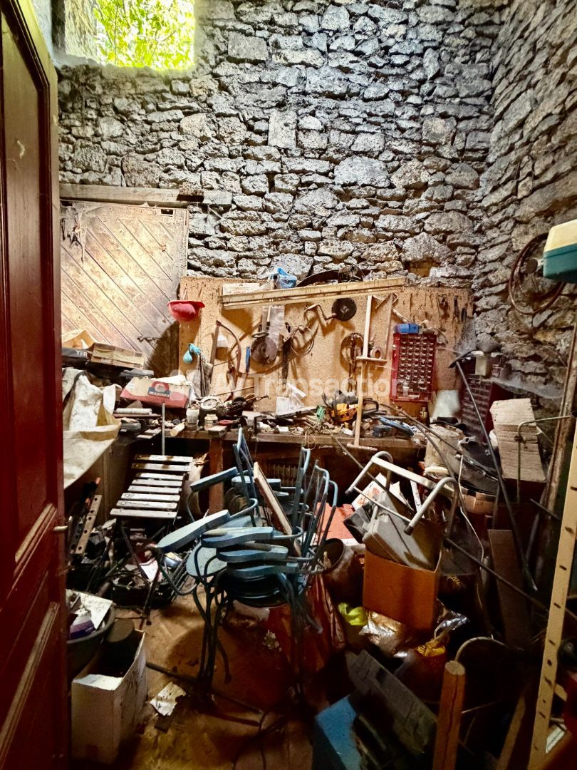 Deux appartements à rénover entièrement !