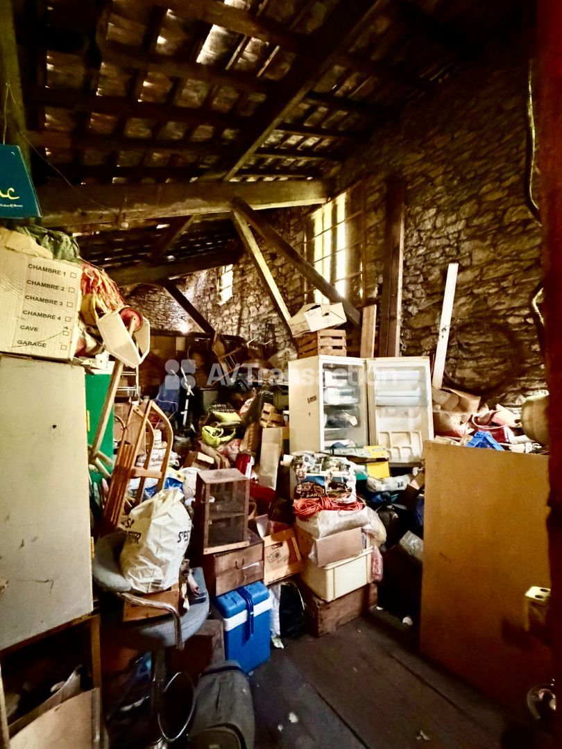 Deux appartements à rénover entièrement !