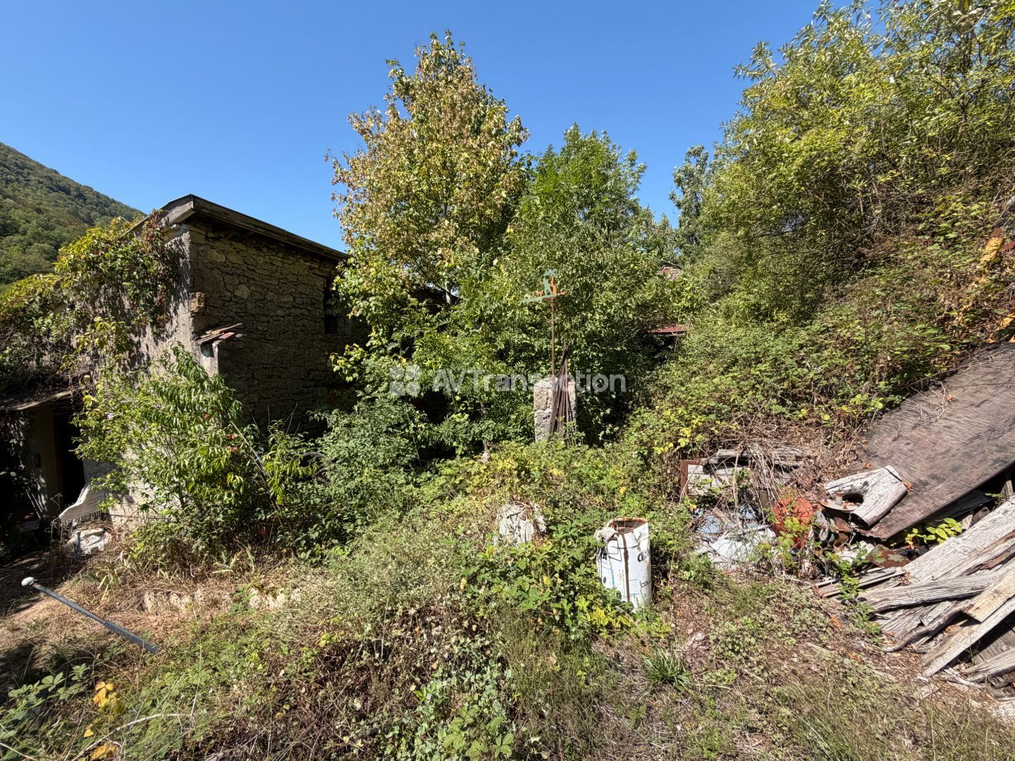 Deux appartements à rénover entièrement !