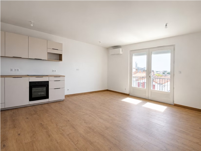 Appartement rénové à vendre  - 2 pièce(s) - 46.6m2 - Royan (17200)