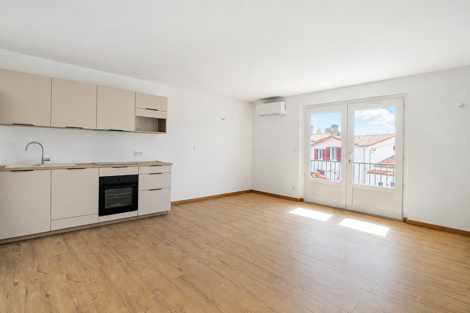 Appartement rénové à vendre  - 2 pièce(s) - 46.6m2 - Royan (17200)