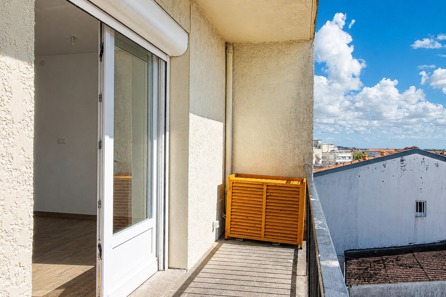 ROYAN CENTRE-VILLE – T2 ENTIÈREMENT RÉNOVÉ AVEC BALCON