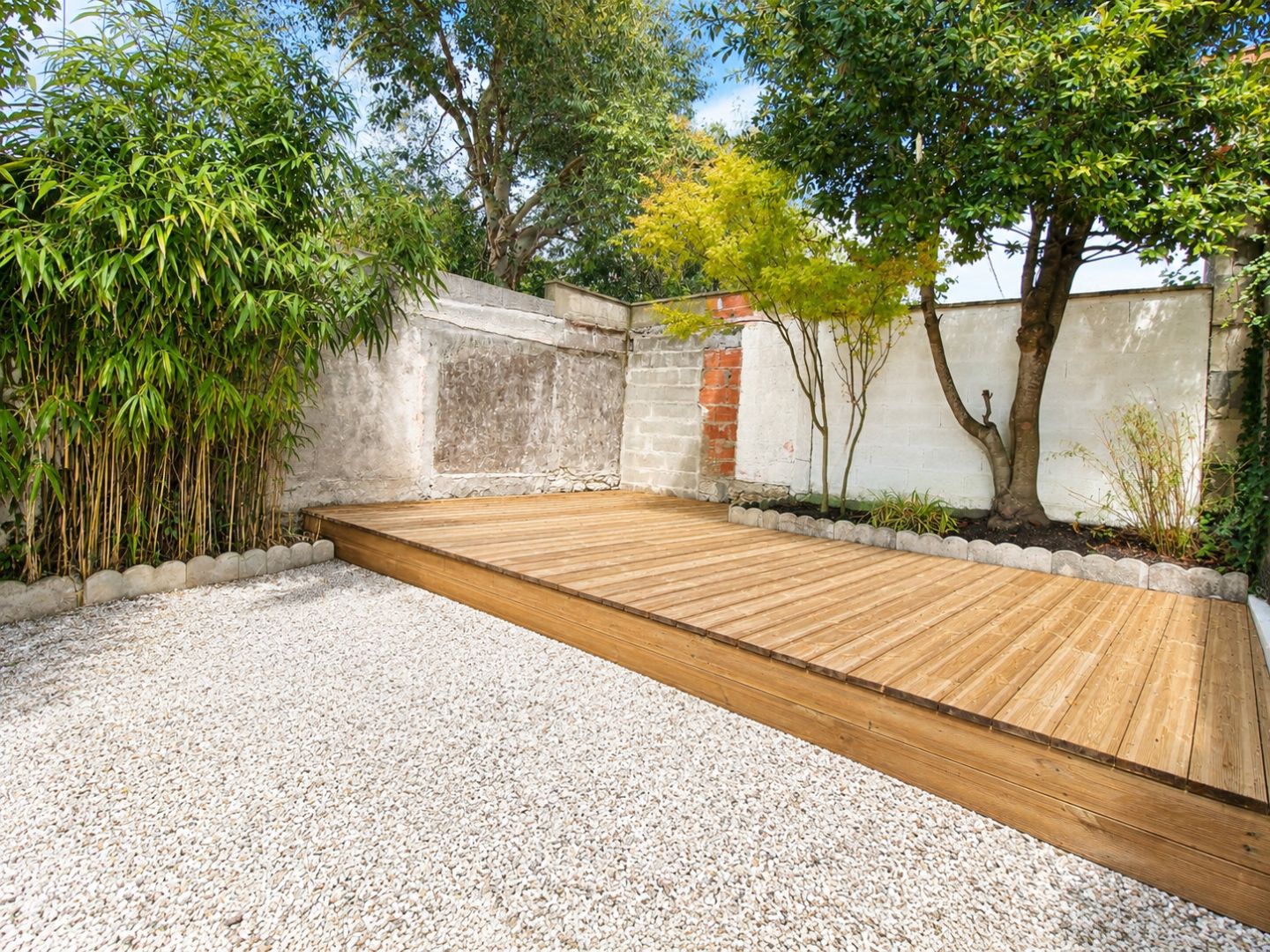 STUDIO rénové avec cour privative de 40 m2 - HYPER-CENTRE