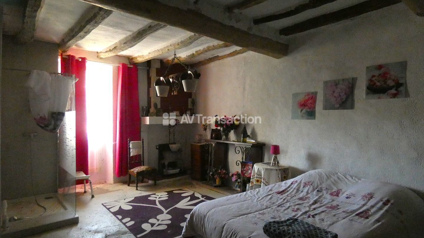 Authentique maison de hameau en pierres avec jardinet