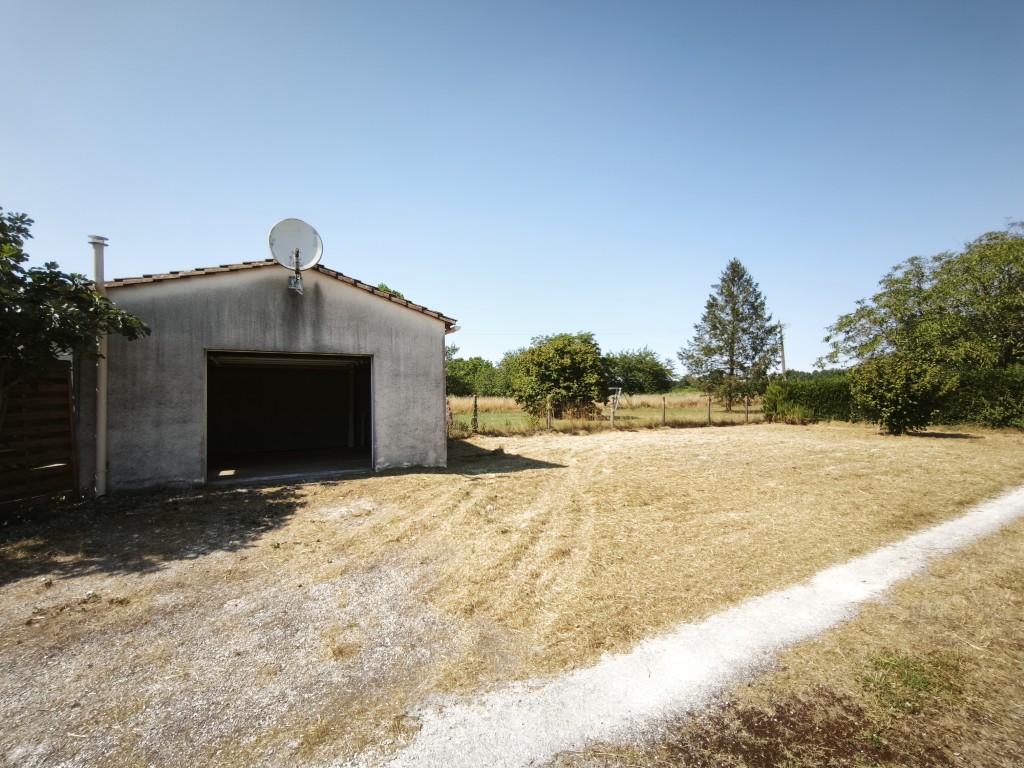 Entre Saintes et Pons, dans un environnement calme et privilégié