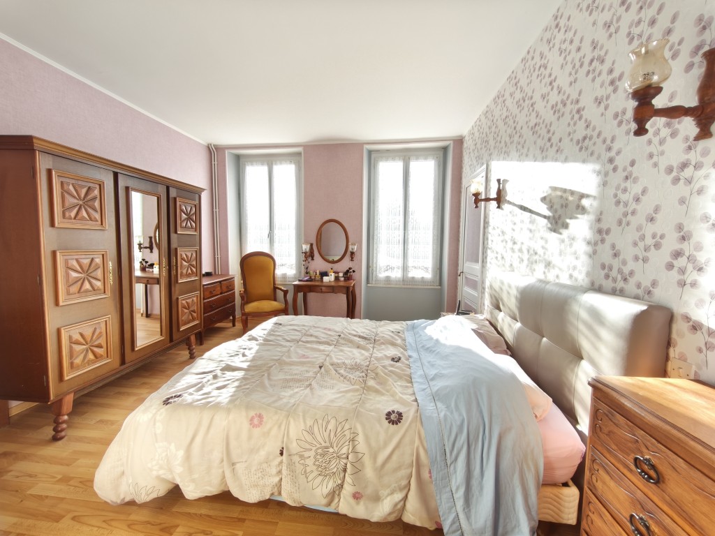 Maison à vendre  - 6 pièce(s) - 158m2 - Pons (17800)