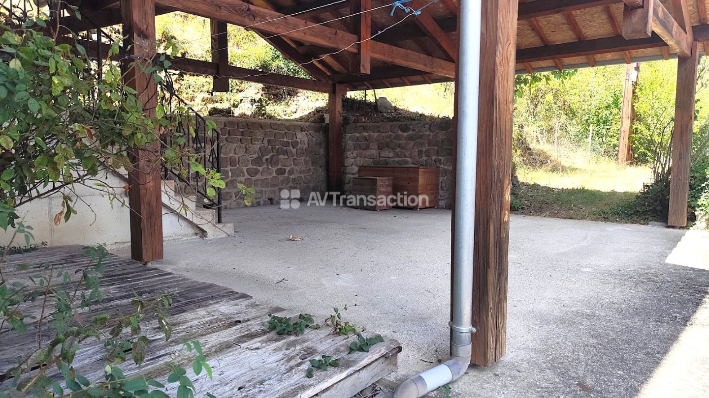 Maison en pierre, 3 chambres, garage, terrasse, jardin