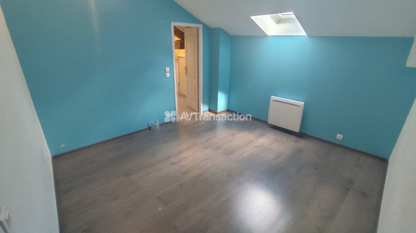 Maison en pierre, 3 chambres, garage, terrasse, jardin