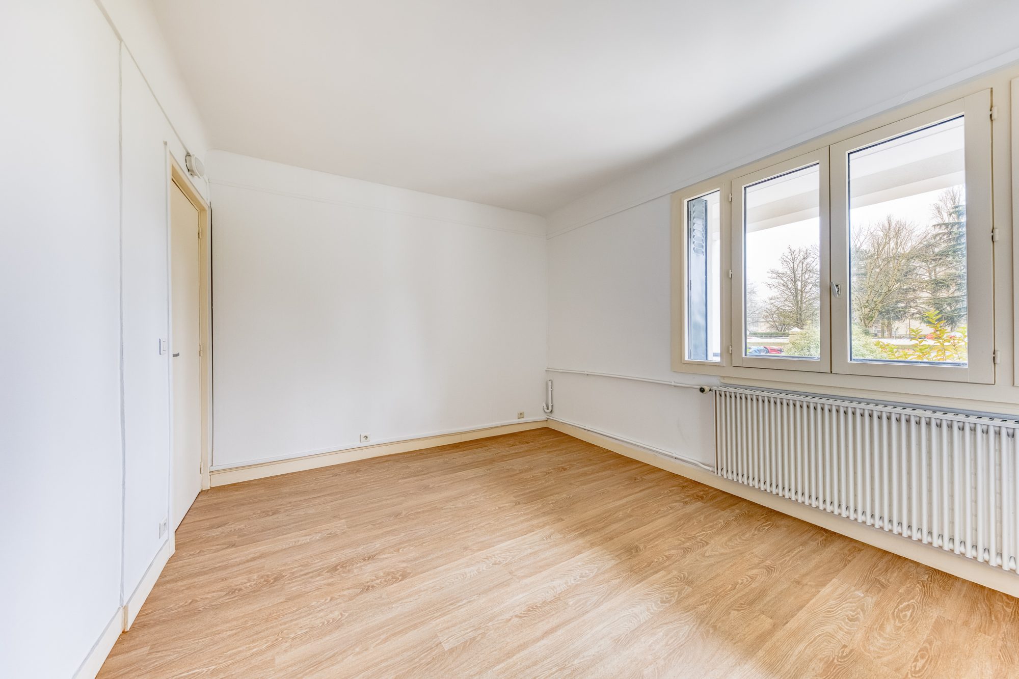Local commercial à vendre  - 7 pièce(s) - Vélizy (78140)