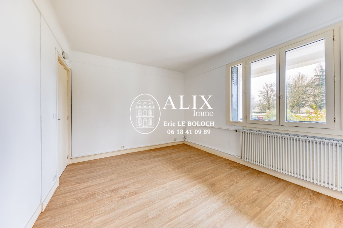 Local commercial à vendre  - 7 pièce(s) - Vélizy (78140)