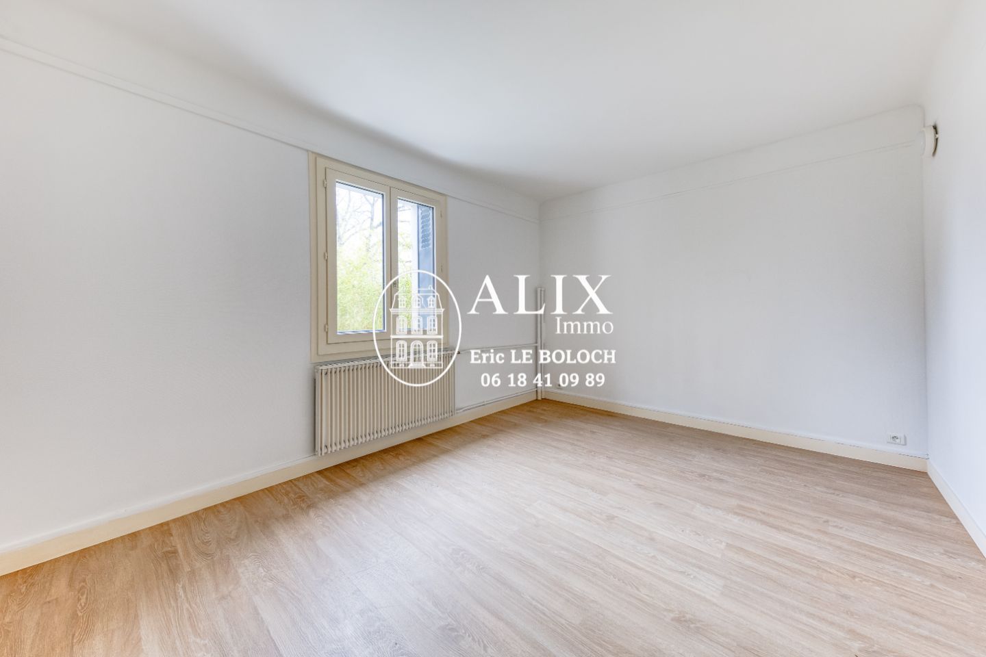 Local commercial à vendre  - 7 pièce(s) - Vélizy (78140)
