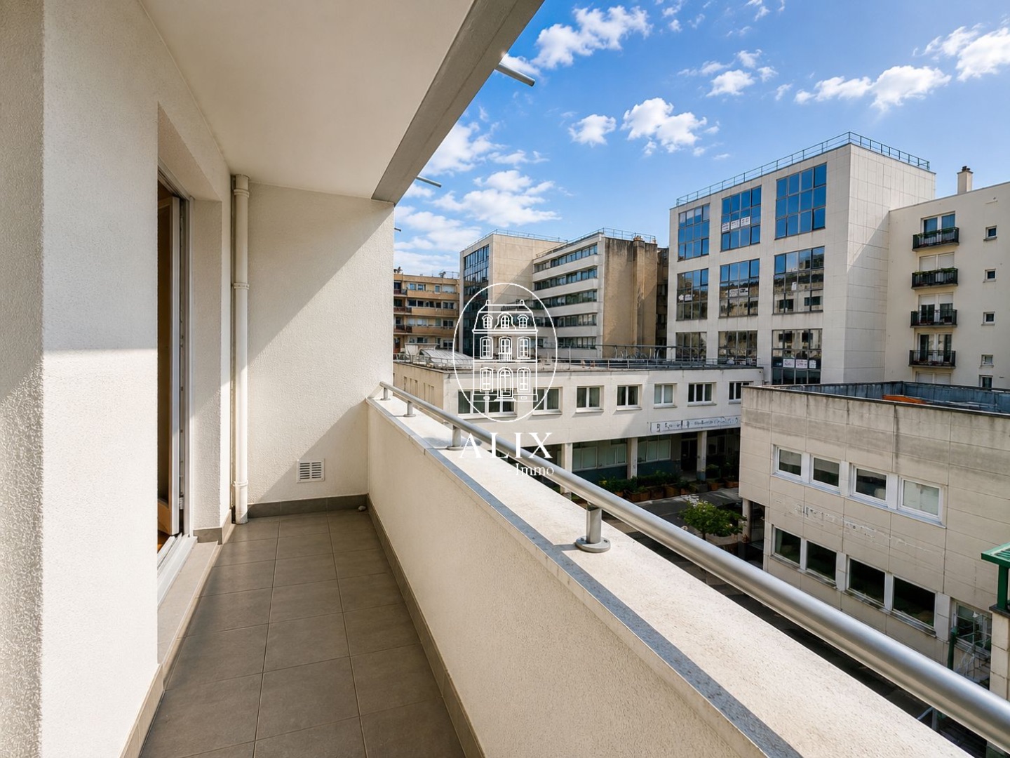 MAIRIE DE LEVALLOIS - 75M² - 4 PIECES - 2 BALCONS - 