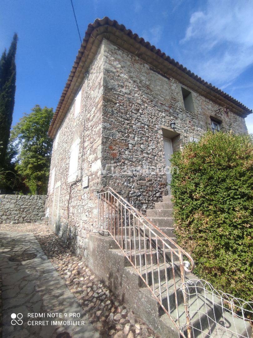 Maison en pierres et jardin à deux pas du village