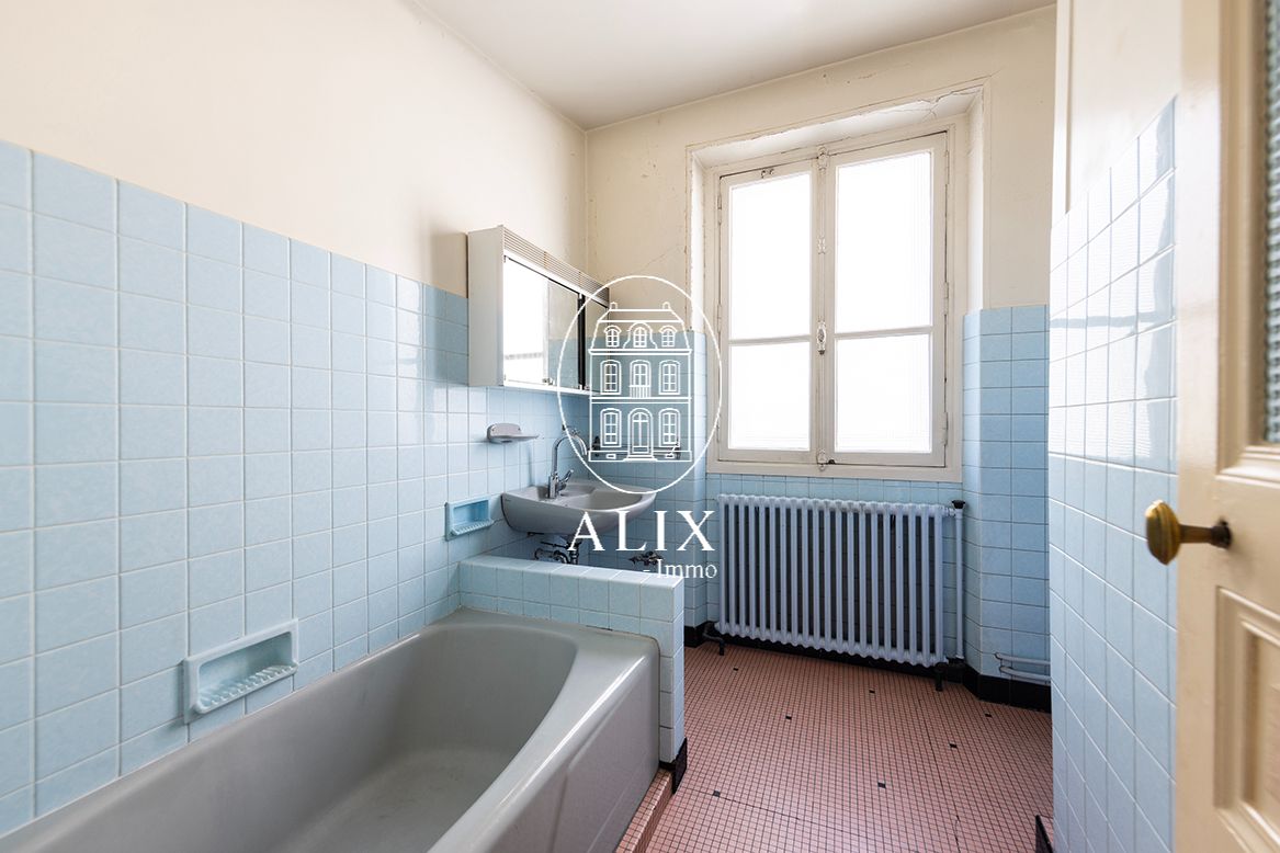 MAIRIE DE LEVALLOIS - 98m² - 5 PIECES A RENOVER