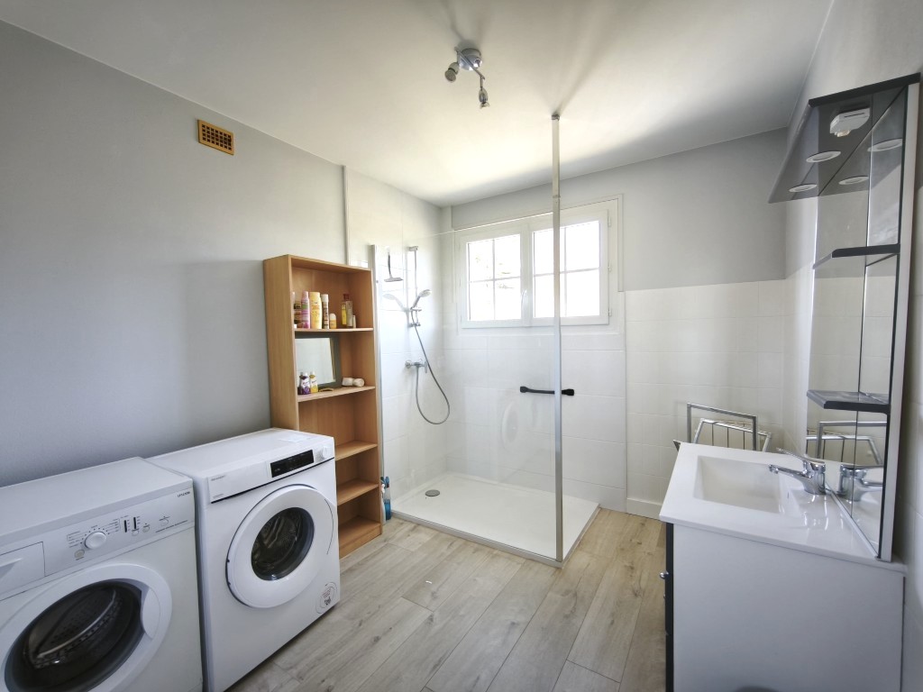 GÉMOZAC – Maison familiale avec jardin et garage