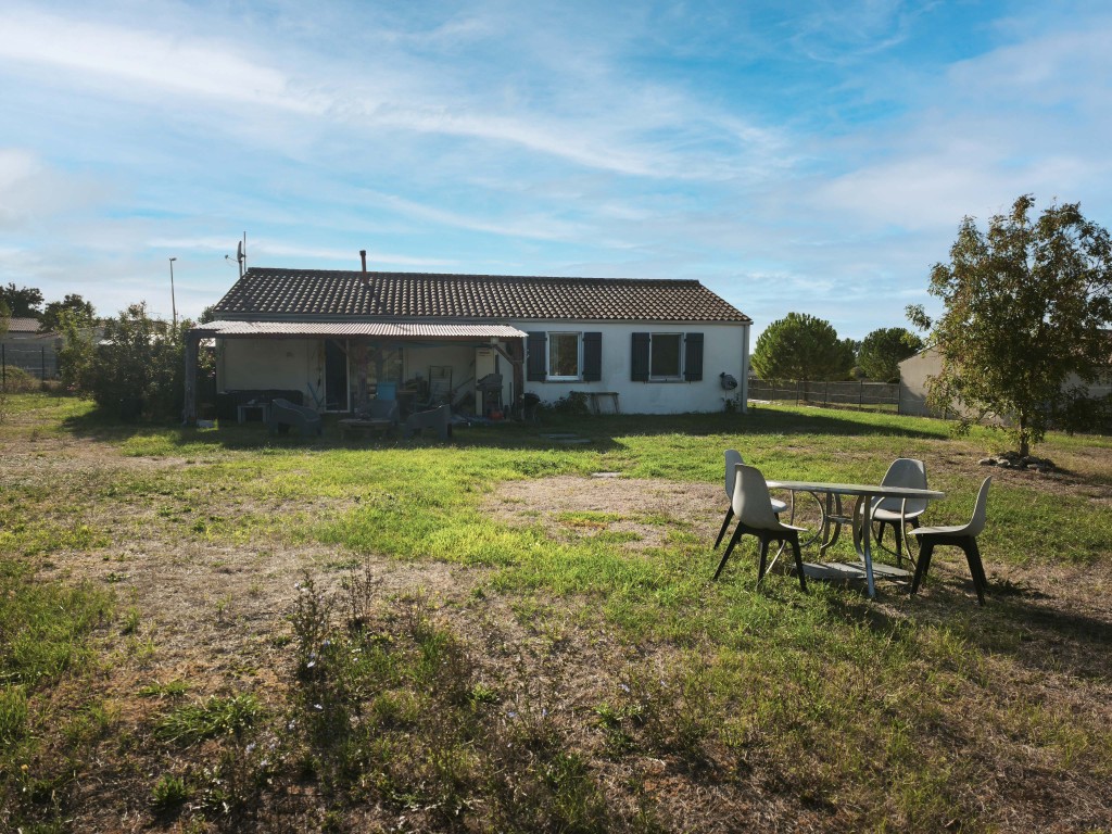 MONTILS – Pavillon plain-pied 4 chambres – Terrain de 1 750 m²