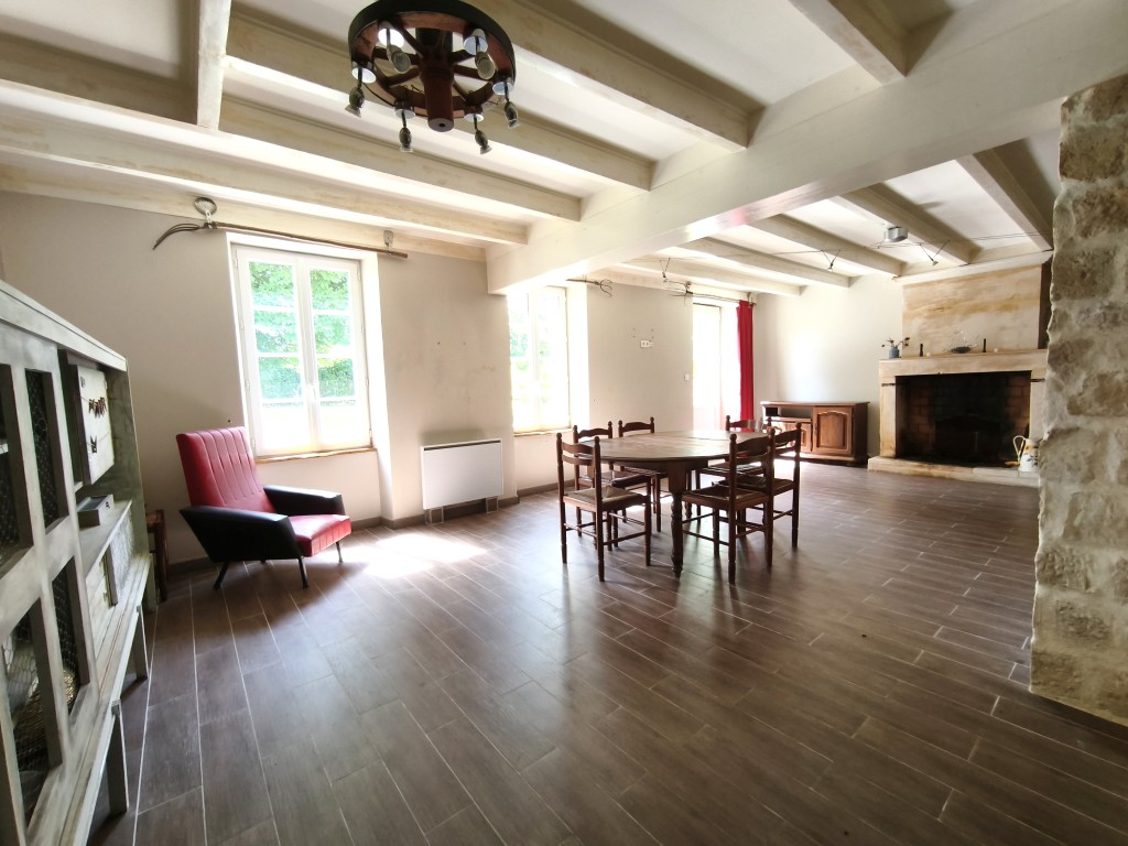 Maison à vendre  - 6 pièce(s) - 170m2 - Berneuil (17460)