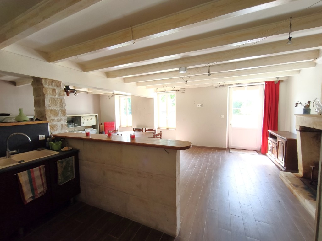Maison à vendre  - 6 pièce(s) - 170m2 - Berneuil (17460)