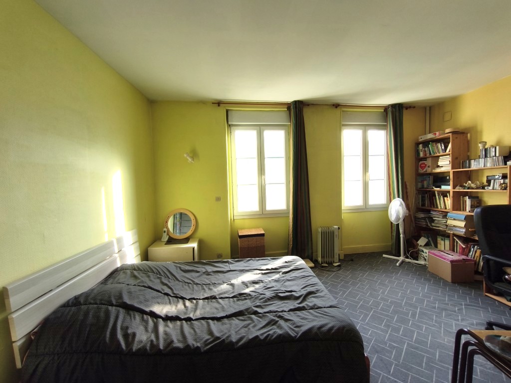 En centre-ville de Pons - Maison 165 m² avec jardin et garage