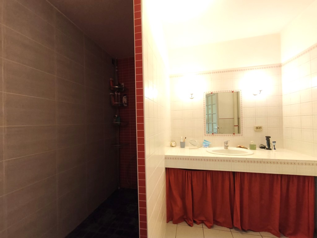 En centre-ville de Pons - Maison 165 m² avec jardin et garage