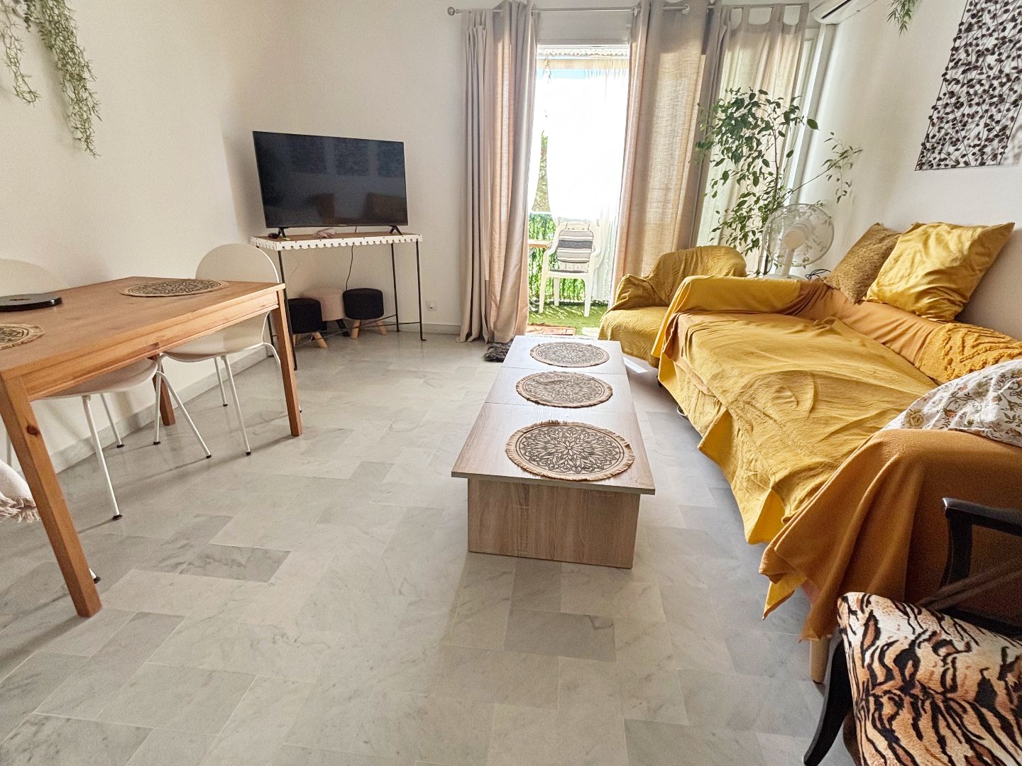FRÉJUS – ANCIEN T3 / 2 CHAMBRES POSSIBLES – 400 M PLAGE