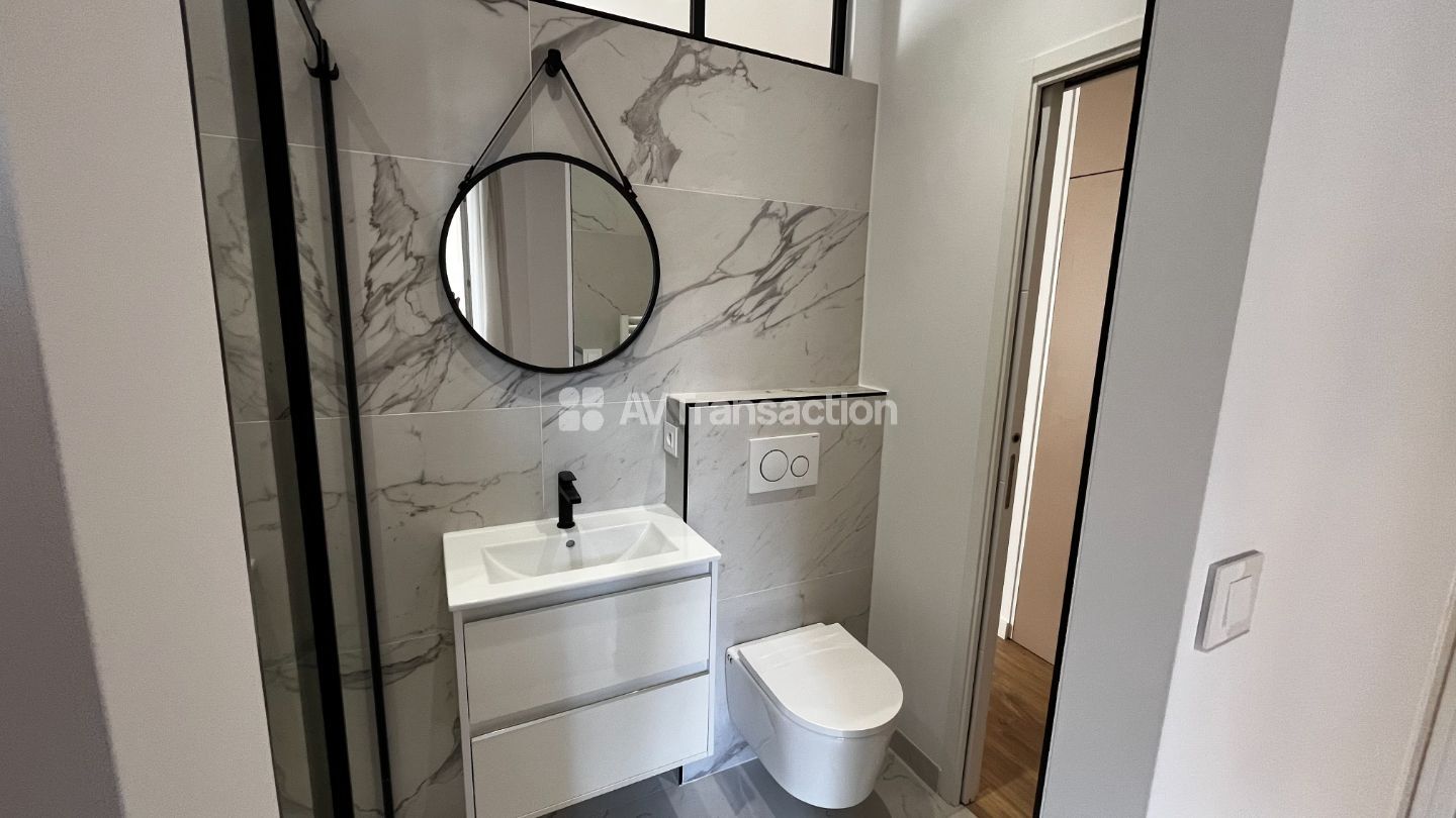 Ajaccio Hypercentre T1 bis rénové avec chambre indépendante.