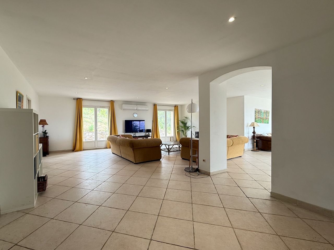 Villa offrant une vue imprenable campagne jusqu'aux Pyrénées 