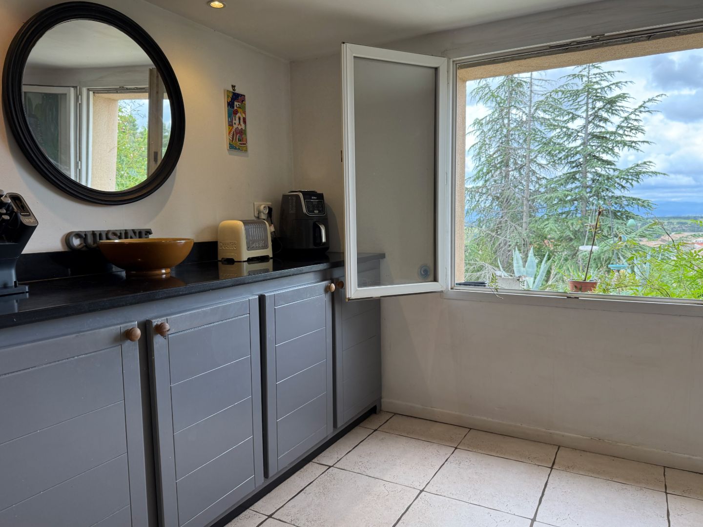 Villa offrant une vue imprenable campagne jusqu'aux Pyrénées 