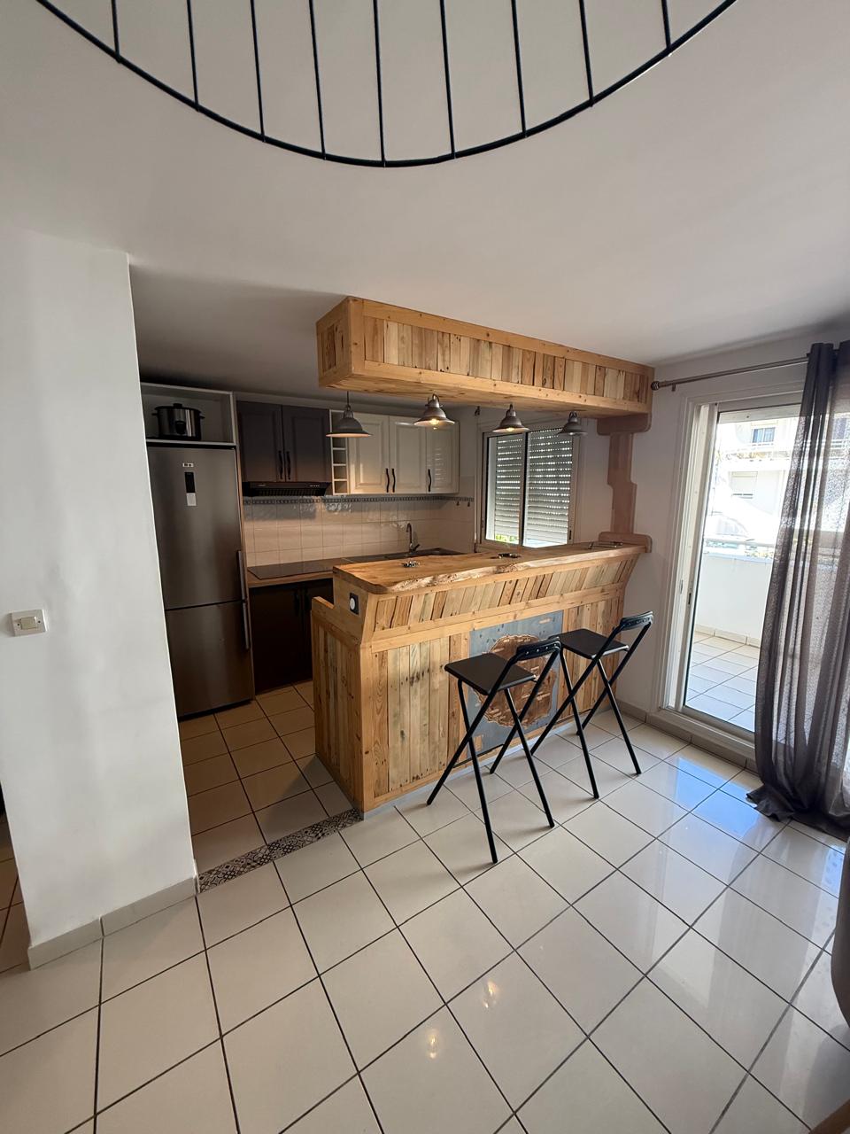 À LOUER – T3 ENTIÈREMENT MEUBLÉ – 67,20 M² + VARANGUE- SAINTE-CL