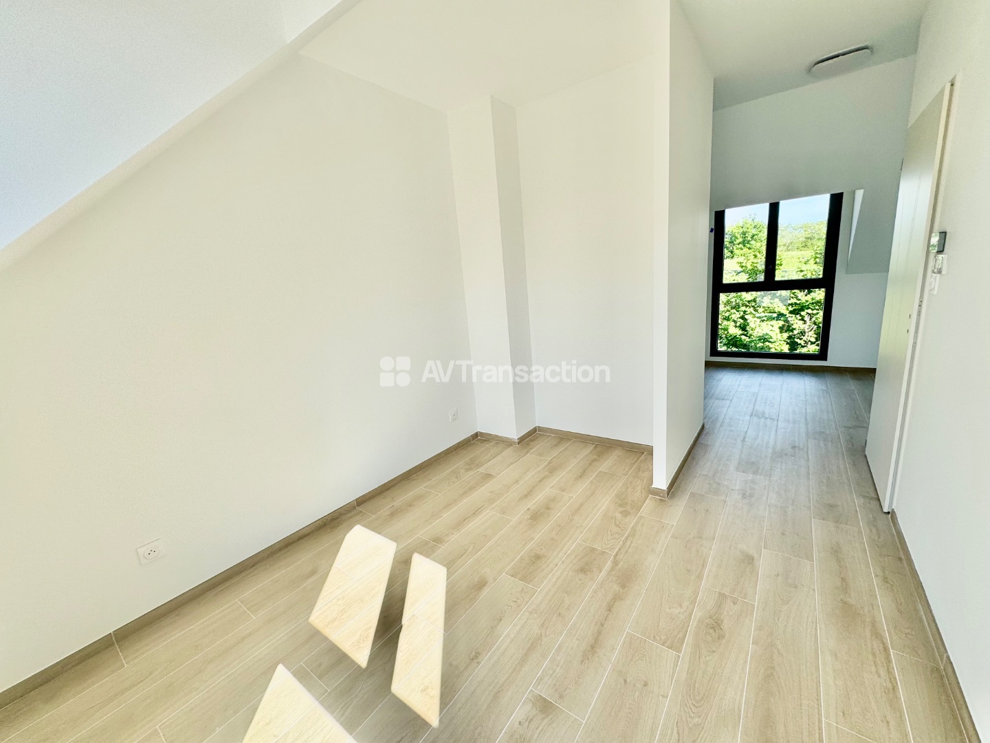 Belle maison récente contemporaine