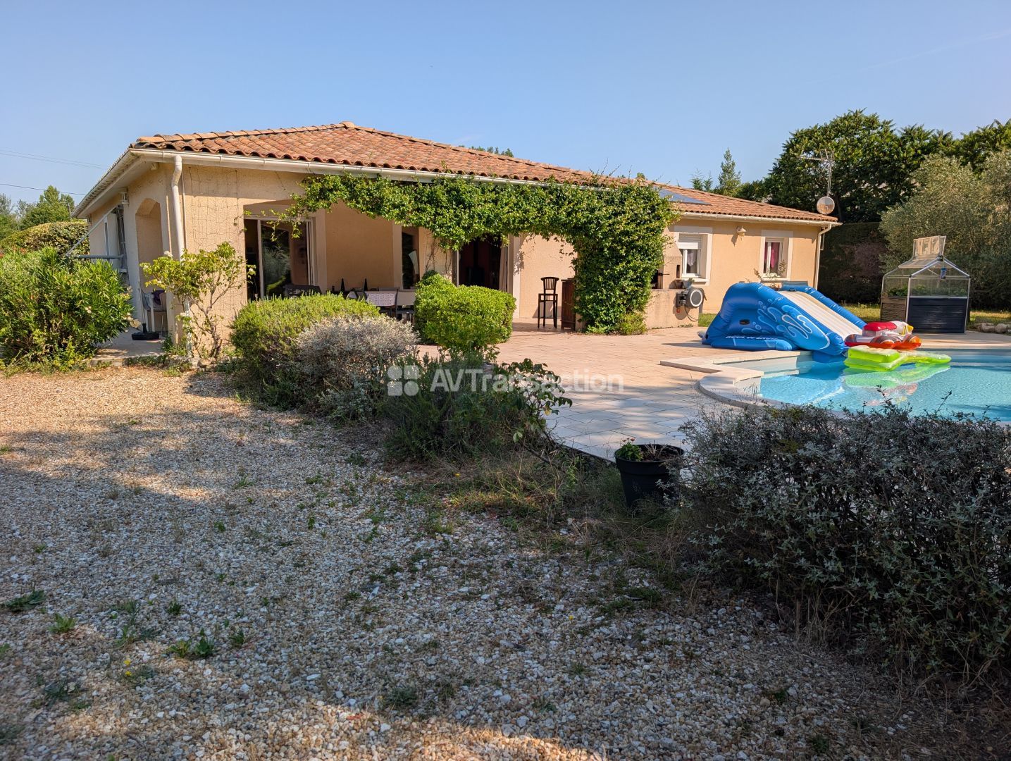 Maison familiale de 177 m², 7 pièces avec piscine et garage