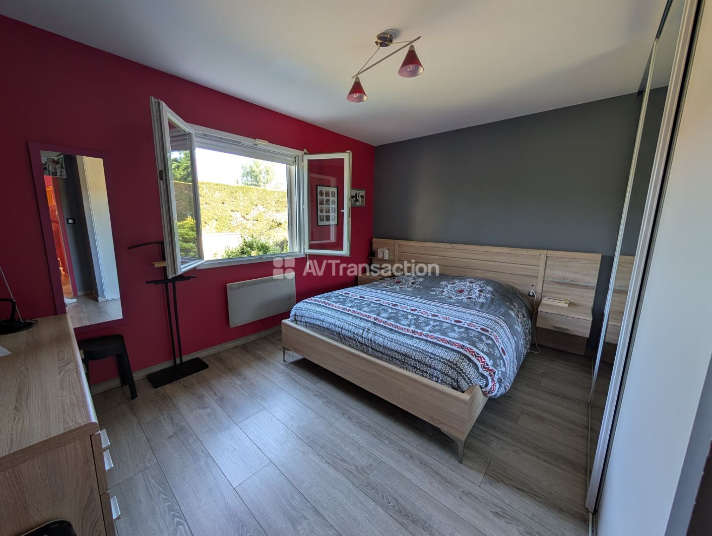 Maison familiale de 177 m², 7 pièces avec piscine et garage