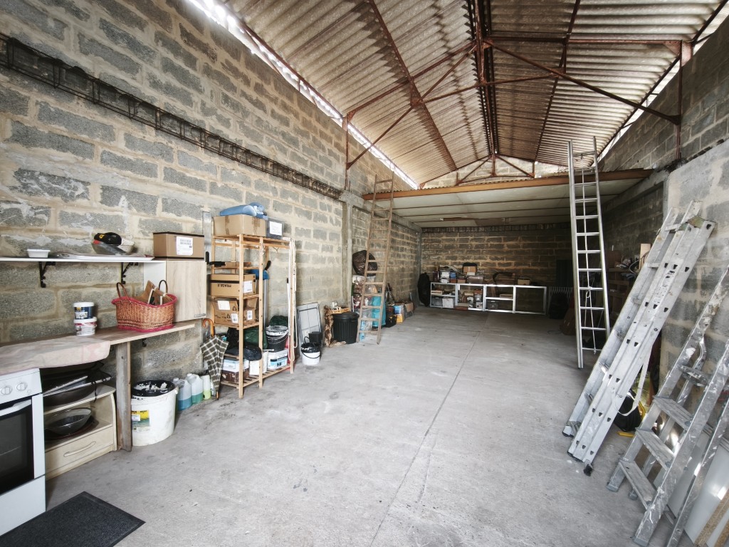GÉMOZAC – CENTRE-VILLE – MAISON RÉNOVÉE JARDIN ET GARAGE 60 M²