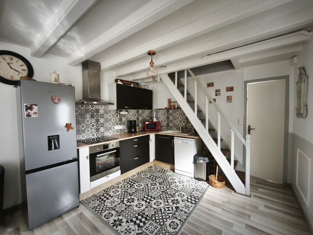GÉMOZAC – CENTRE-VILLE – MAISON RÉNOVÉE JARDIN ET GARAGE 60 M²