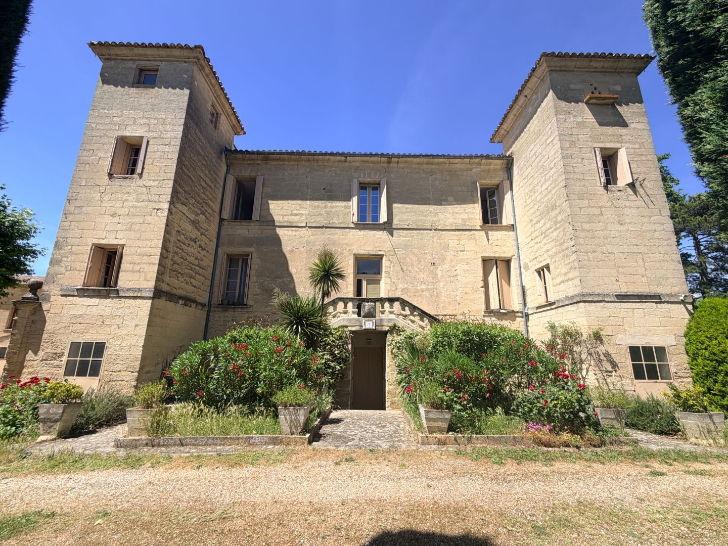 Château à vendre  - 30 pièce(s) - 915m2 - Uzès (30700)