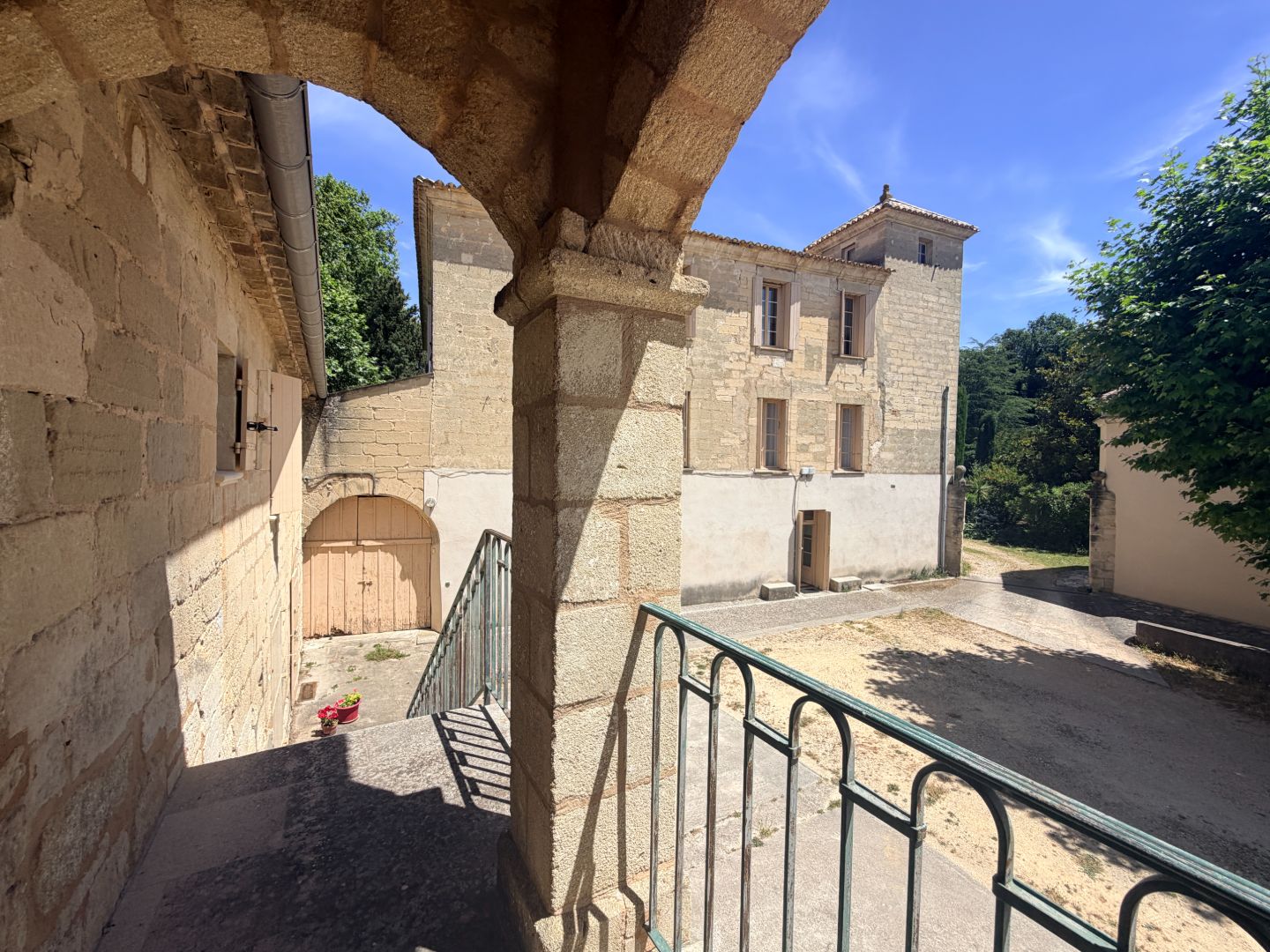 Château à vendre  - 30 pièce(s) - 915m2 - Uzès (30700)