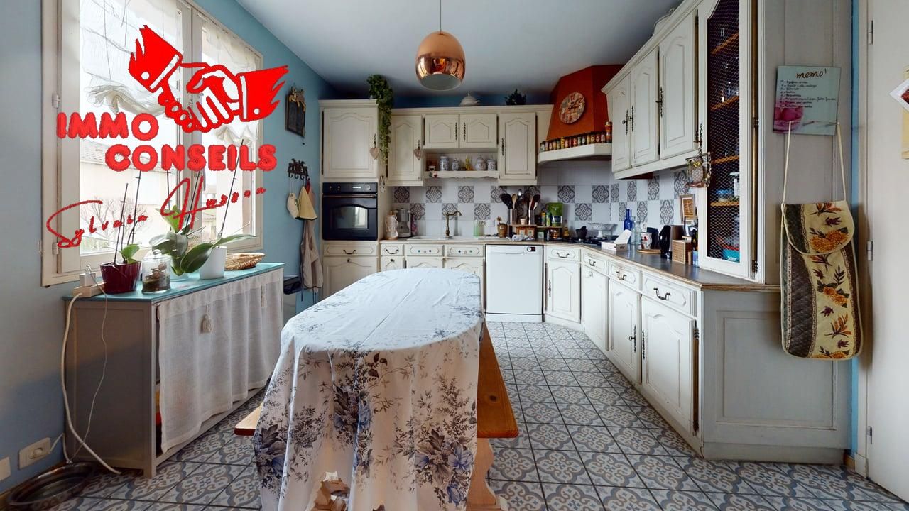 GRANDE MAISON AVEC UN STUDIO SUR UN TERRAIN DE 2340 M2
