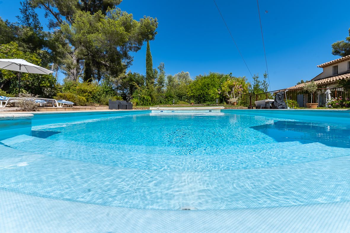 🏡 LA CADIÈRE-D’AZUR – ÉLÉGANTE PROPRIÉTÉ AVEC PISCINE