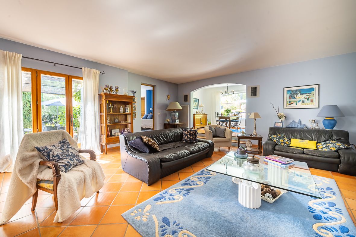 🏡 LA CADIÈRE-D’AZUR – ÉLÉGANTE PROPRIÉTÉ AVEC PISCINE