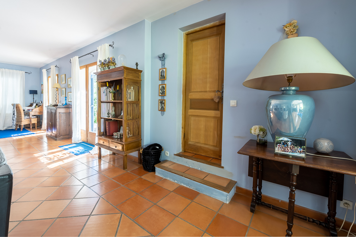🏡 LA CADIÈRE-D’AZUR – ÉLÉGANTE PROPRIÉTÉ AVEC PISCINE