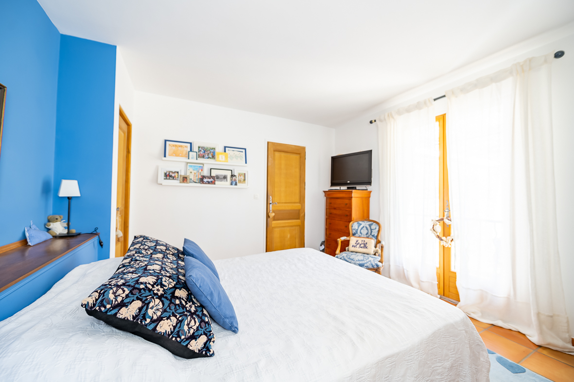 🏡 LA CADIÈRE-D’AZUR – ÉLÉGANTE PROPRIÉTÉ AVEC PISCINE