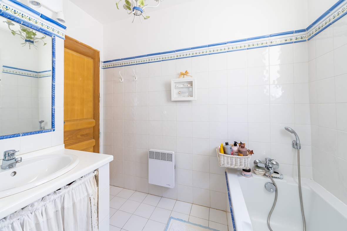 🏡 LA CADIÈRE-D’AZUR – ÉLÉGANTE PROPRIÉTÉ AVEC PISCINE