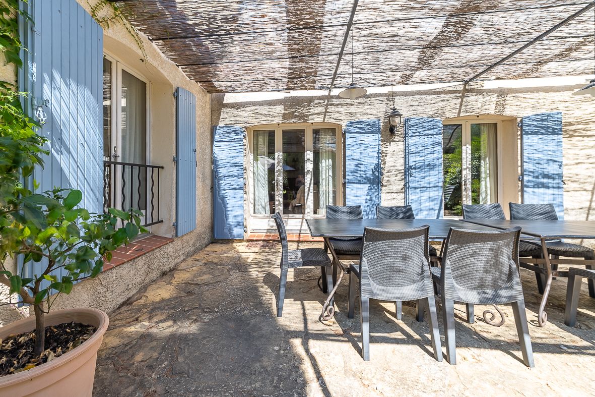🏡 LA CADIÈRE-D’AZUR – ÉLÉGANTE PROPRIÉTÉ AVEC PISCINE