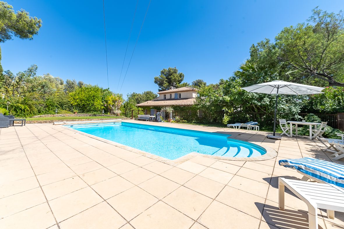 Maison à vendre  - 6 pièce(s) - 172m2 - La Cadière-d'azur (83740)