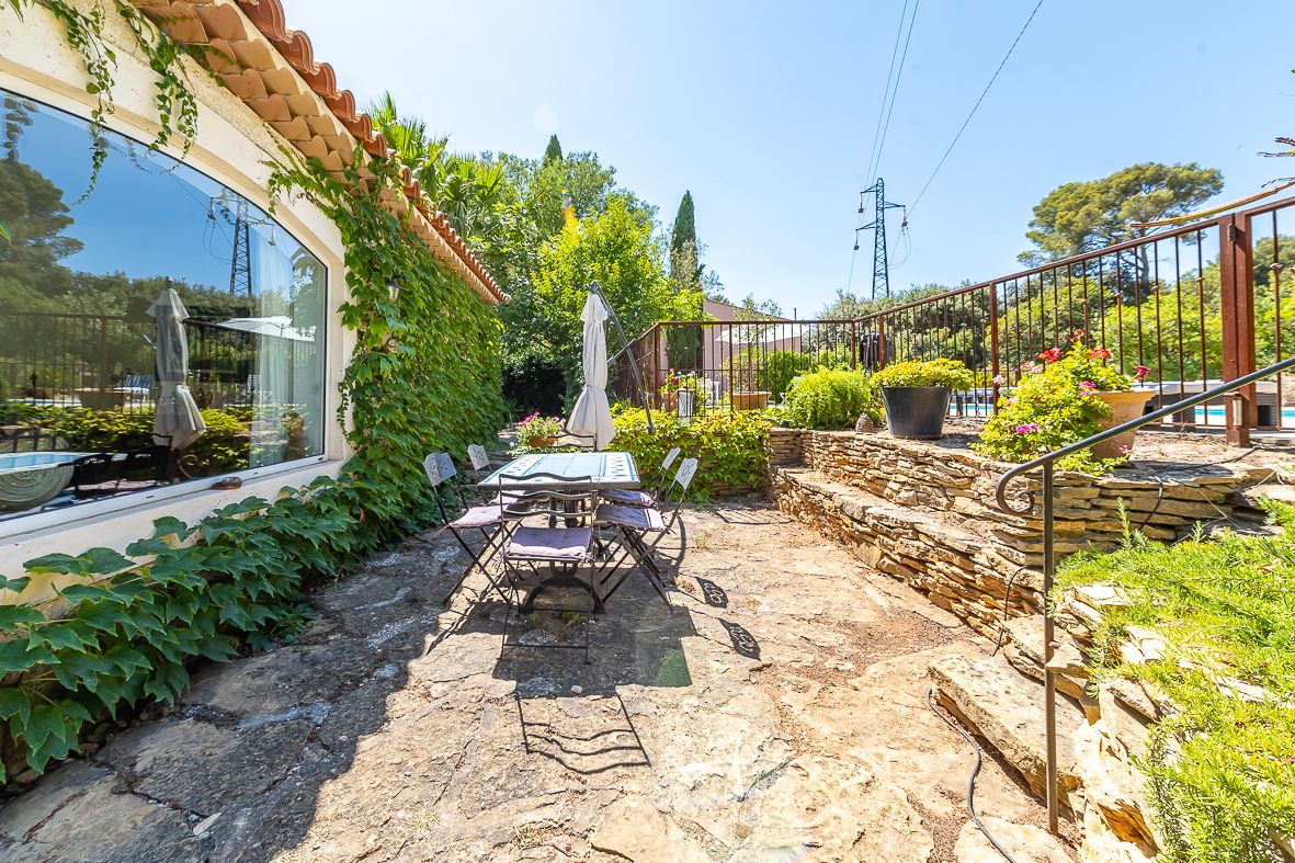 🏡 LA CADIÈRE-D’AZUR – ÉLÉGANTE PROPRIÉTÉ AVEC PISCINE