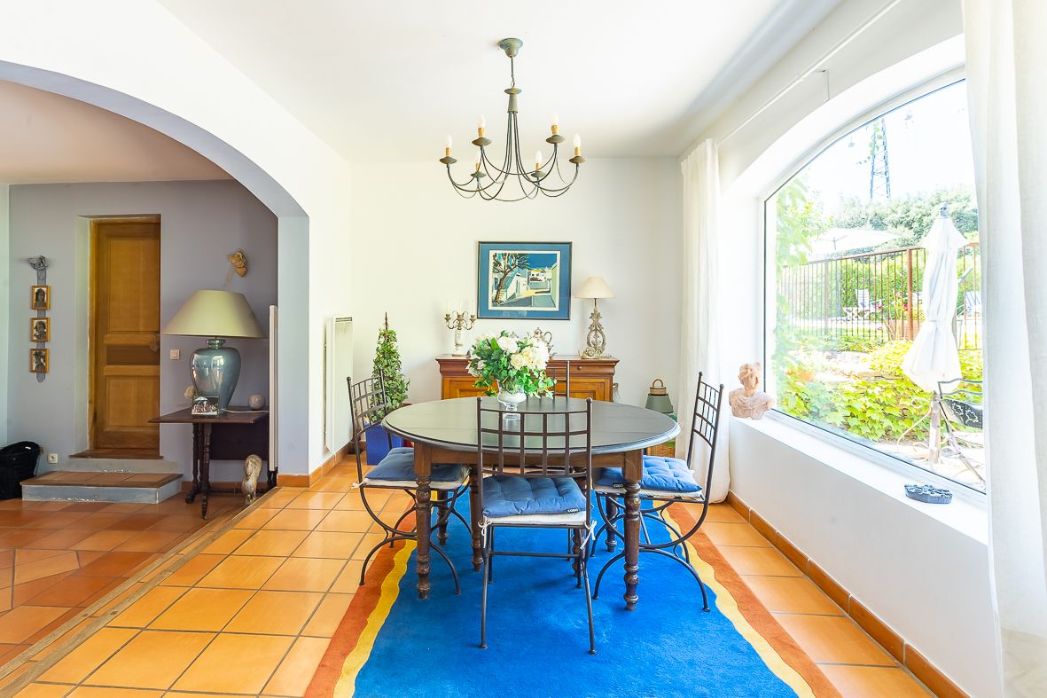 🏡 LA CADIÈRE-D’AZUR – ÉLÉGANTE PROPRIÉTÉ AVEC PISCINE