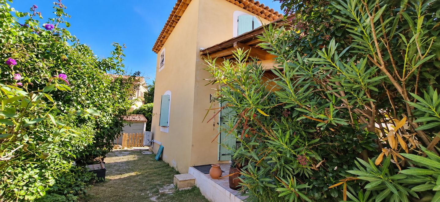Maison à vendre  - 4 pièce(s) - 110m2 - Saint-cyr-sur-mer (83270)